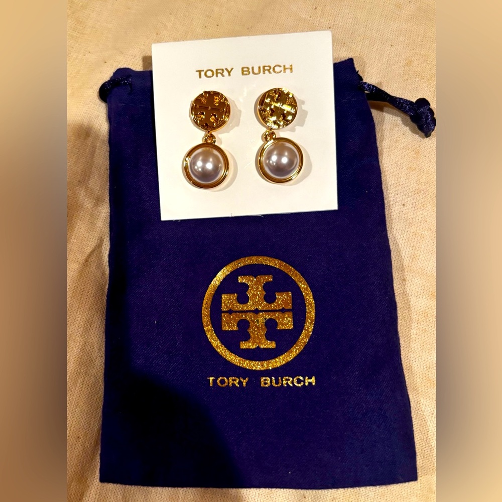 NWOT TORY BURCH LOGO EARRINGS.